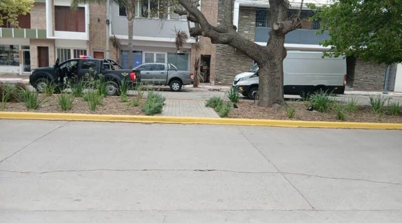 Sucede ahora: operativo antinarcotráfico en Av. San Martín, entre Alsina y Deán Funes