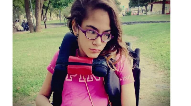 Irene Cuevas presenta en «La Biblio» su libro «Entonces soñé», poemas que claman igualdad de derechos para las personas con discapacidad