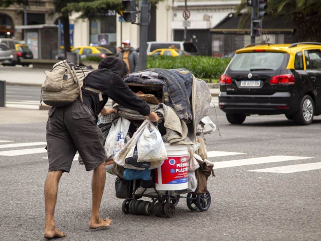 La pobreza volvió a crecer: alcanzó al 32,3% de la población durante el primer semestre