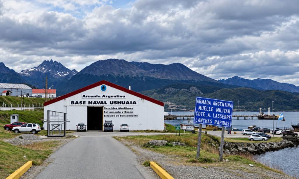 Milei anuncia una millonaria base naval en Ushuaia mientras promete ajuste y equilibrio fiscal