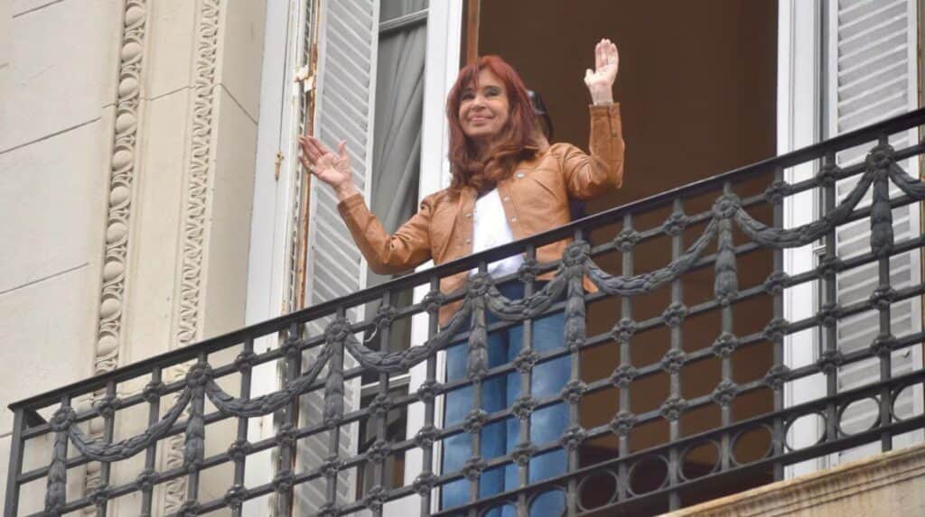 Vialidad: la defensa de Cristina Kirchner presentó una nueva prueba y busca revisar la condena