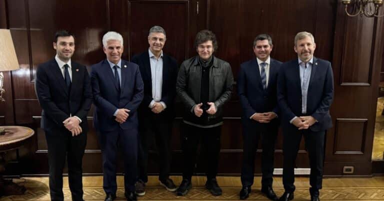 Sorpresiva cumbre de gobernadores: discuten una estrategia para pedirle fondos y obras a Milei