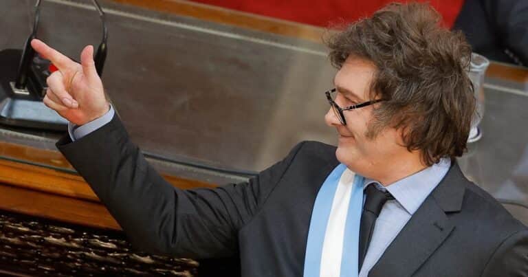 Javier Milei acusó a los empresarios de pedir una devaluación y volvió a apuntar a la prensa: «Me repugnan»