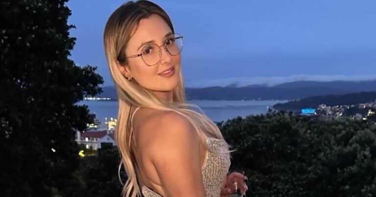 Un propietario de una casa acusó a una modelo de haber devaluado su vivienda por una sesión de fotos