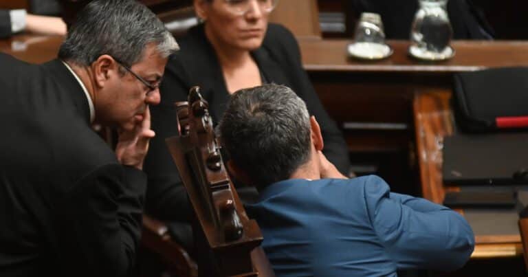 Los diputados K aceptan cederle la conducción de la comisión LIBRA a Martín Menem y la investigación quedaría frenada