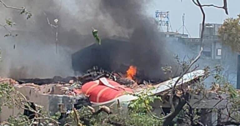 Los videos y fotos más impactantes de la tragedia del avión de Air India: se estrelló poco después de despegar