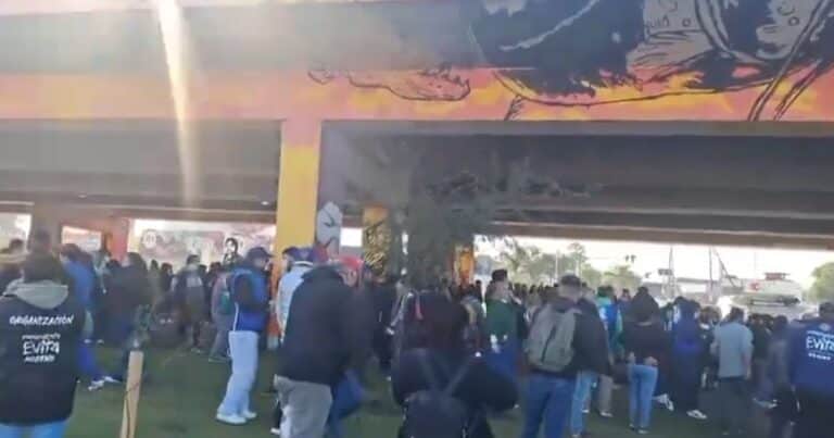 Gremios y agrupaciones kirchneristas cortan el tránsito sobre la Panamericana en apoyo a Cristina Kirchner