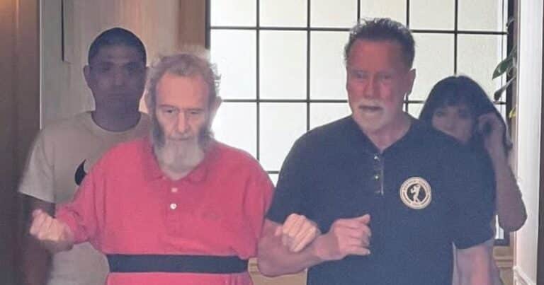 Quién es el director que conmovió a Schwarzenegger y que lucha contra una enfermedad terminal