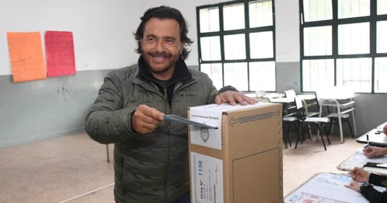 Gustavo Sáenz responsabilizó a Cristina Kirchner por el resultado de las elecciones: dijo que puso candidatos «a dedo» y que intervino los PJ de Salta, Jujuy y Misiones