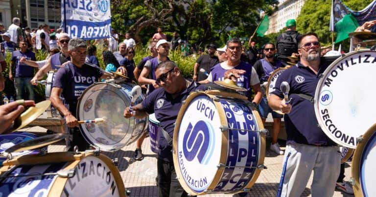 La justicia aceptó la medida cautelar de la CGT y suspendió la ley de reforma laboral