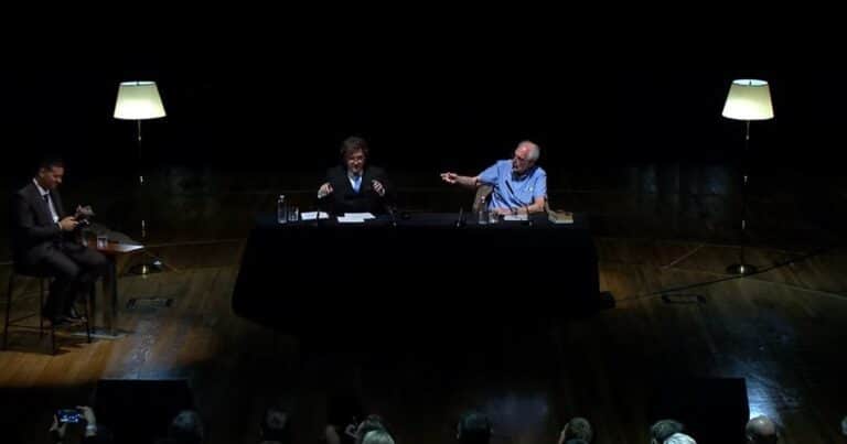 El presentador de una charla de Milei lo equiparó a Adam Smith: «No se casó con ninguna mujer, se casó con las ideas, como el Presidente»