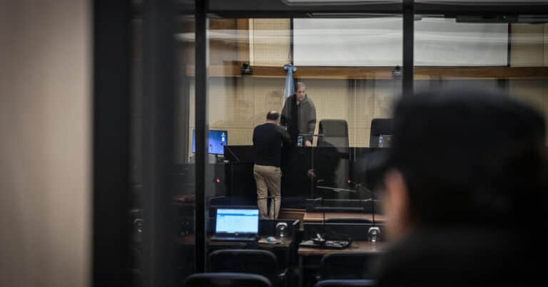 El piloto del Tango 10 declaró que Daniel Muñóz viajaba solo y con valijas y ratificó que les llevaban diarios y revistas a los Kirchner en el Sur