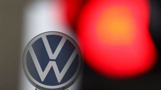 Volkswagen recortará 100.000 empleos y reducirá cerca de 50% sus modelos para 2035