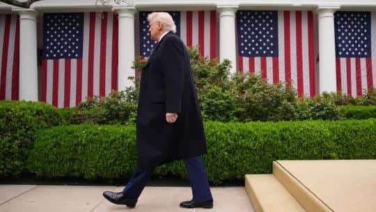 Principales cadenas de televisión de EE.UU. suspendieron cobertura de actos de Trump después del bloqueo de periodistas a la Casa Blanca