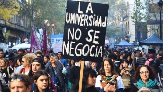Con clases públicas y atención médica, la UBA vuelve a la calle para reclamar por la Ley de Financiamiento Universitario