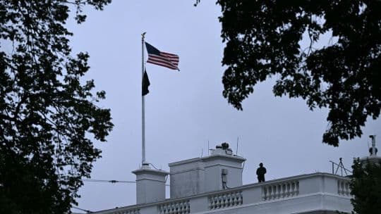 En RDC explicaron por qué la Casa Blanca invoca la seguridad nacional para justificar el veto a tres medios
