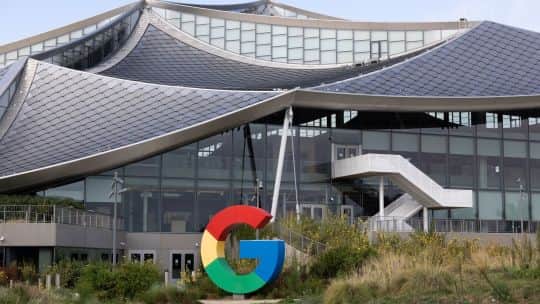 Curiosidades de Google en su cumpleaños: el origen de su nombre, la primera búsqueda y el rol de las piezas Lego