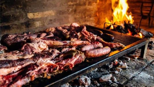 El asado dio un respiro al bolsillo: la carne bajó por segundo mes consecutivo en Córdoba