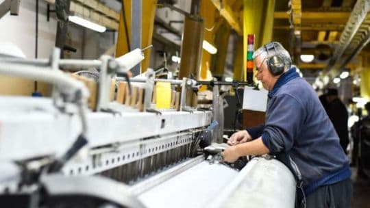 Industria y construcción profundizaron la caída en julio: qué explica el freno de dos sectores clave