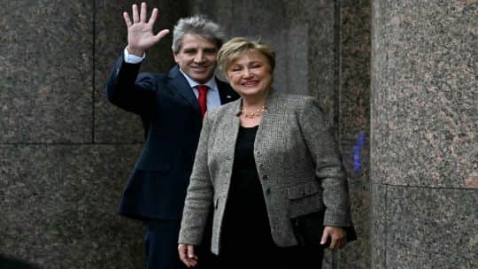 El FMI vuelve a la Argentina: reservas, superávit y los puntos que estarán bajo la lupa en la nueva revisión