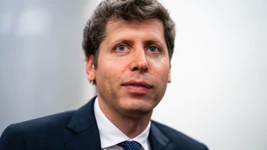Sam Altman confirmó que OpenAI desarrollará su propio robot humanoide