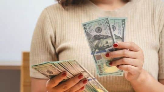 Dolarización: los ahorristas compraron casi US$ 3.000 millones en julio, el monto más alto del año