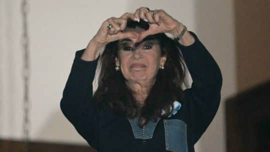 Causa Vialidad: extendieron la prisión domiciliaria de Cristina Kirchner y seguirá en San José 1111