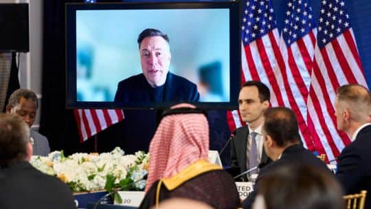 Elon Musk y Mark Zuckerberg defendieron en el G20 la construcción de centros de datos de IA