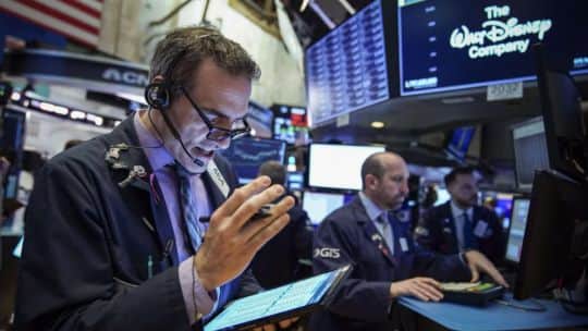 Bonos argentinos subieron en Wall Street y el riesgo país quedó en 501 puntos