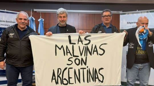 Edgardo Esteban: "Todos queremos que haya una política de Estado, el trapo de Malvinas obligó a Milei a ponerlo en agenda"