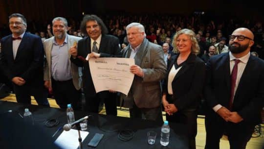 La UBA le entregó el Honoris Causa a Alejandro Dolina: "Las alegrías vienen acompañadas de una noble tristeza"