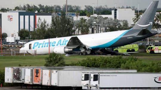 Accidente del avión de Amazon en Miami: las hipótesis y los interrogantes que rodean la tragedia