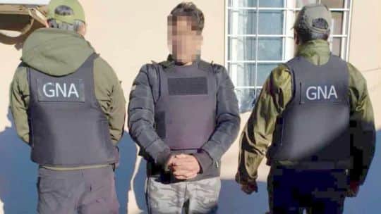 El descuido al aire libre que delató al ex policía antídrogas prófugo desde hacía seis años