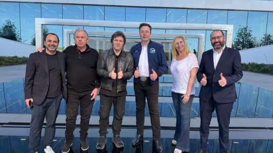 Milei recibió a directivos de Tesla y DayOne Data mientras el Gobierno negocia el súper-RIGI