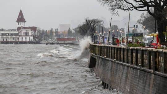 Una Sudestada irrumpirá en Buenos Aires desde el viernes 11: fuerte descenso térmico este fin de semana