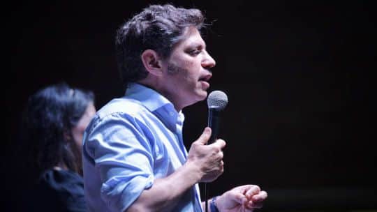 Axel Kicillof: "Milei se la pasa viajando por el mundo, pero ser presidente es darle respuestas al pueblo"