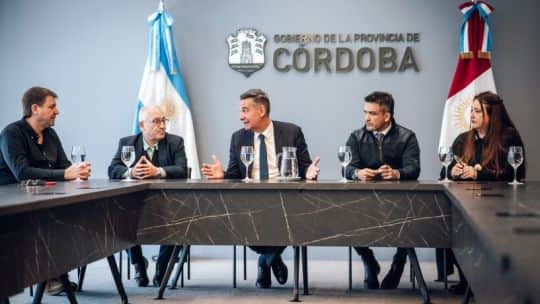 Oficialismo y oposición se unen por el Papa y, tras el 10-N, arranca la campaña