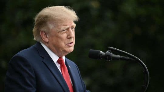 Trump, a lo Milei les negó el acceso a la Casa Blanca a CNN, MS NOW y Politico, que lo demandarán