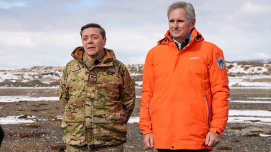 El Gobierno rechazó una guía británica y advirtió por negocios hidrocarburíferos
