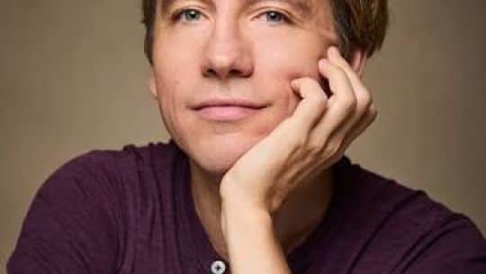 Dennis Smith en RDEsc: “El poder del teatro para que una mujer deje de considerarse traidora”