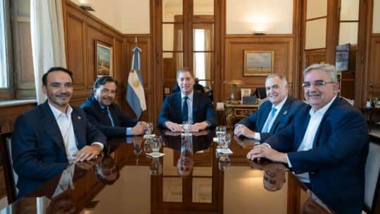 Santilli comenzó a negociar con los gobernadores y pidió apoyo para el Presupuesto 2027
