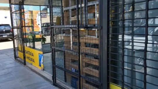 Electrificar una reja para evitar robos: “La ley no lo prohíbe, pero hay que tomar ciertos recaudos”