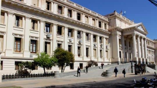 Manipulación psicológica en grupos religiosos: ¿Es legal el control estatal?