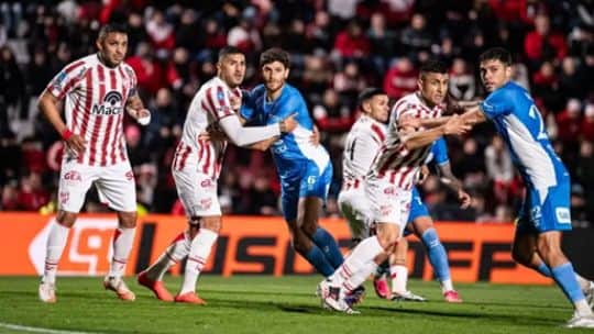 El sueño que se desmorona: Estudiantes, entre la crisis futbolística y falencias de gestión