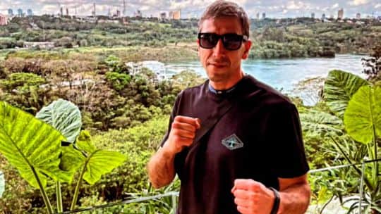 Asesinaron de un balazo a un profesor de boxeo en una plaza de Colegiales y detuvieron a un joven de 25 años