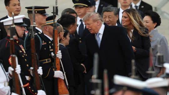 Ante la reunión con Xi Jinping, Donald Trump anticipó que no piensa regular la IA, que llama “Super Inteligencia”