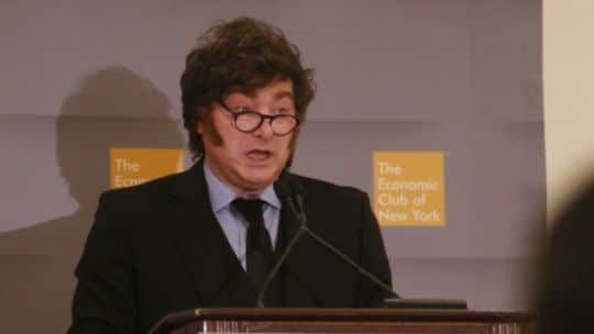 Javier Milei sorprendió con el dato de los 30.000 "terroristas deportados", pero ya le pidieron precisiones