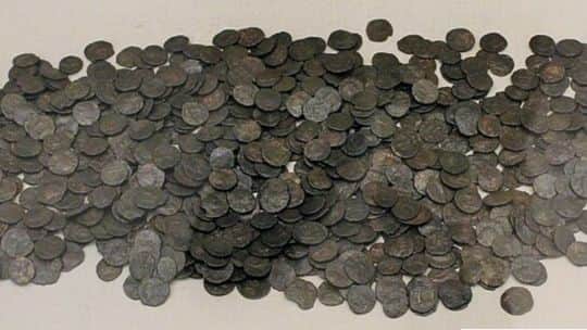 Un arqueólogo aficionado descubrió el mayor tesoro de monedas romanas de plata en Alemania: tienen 2000 años