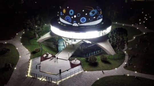Madre noche: música y astronomía se encuentran bajo la cúpula del Planetario