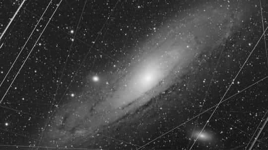 Imagen de la NASA del día: Andrómeda antes y después de Photoshop